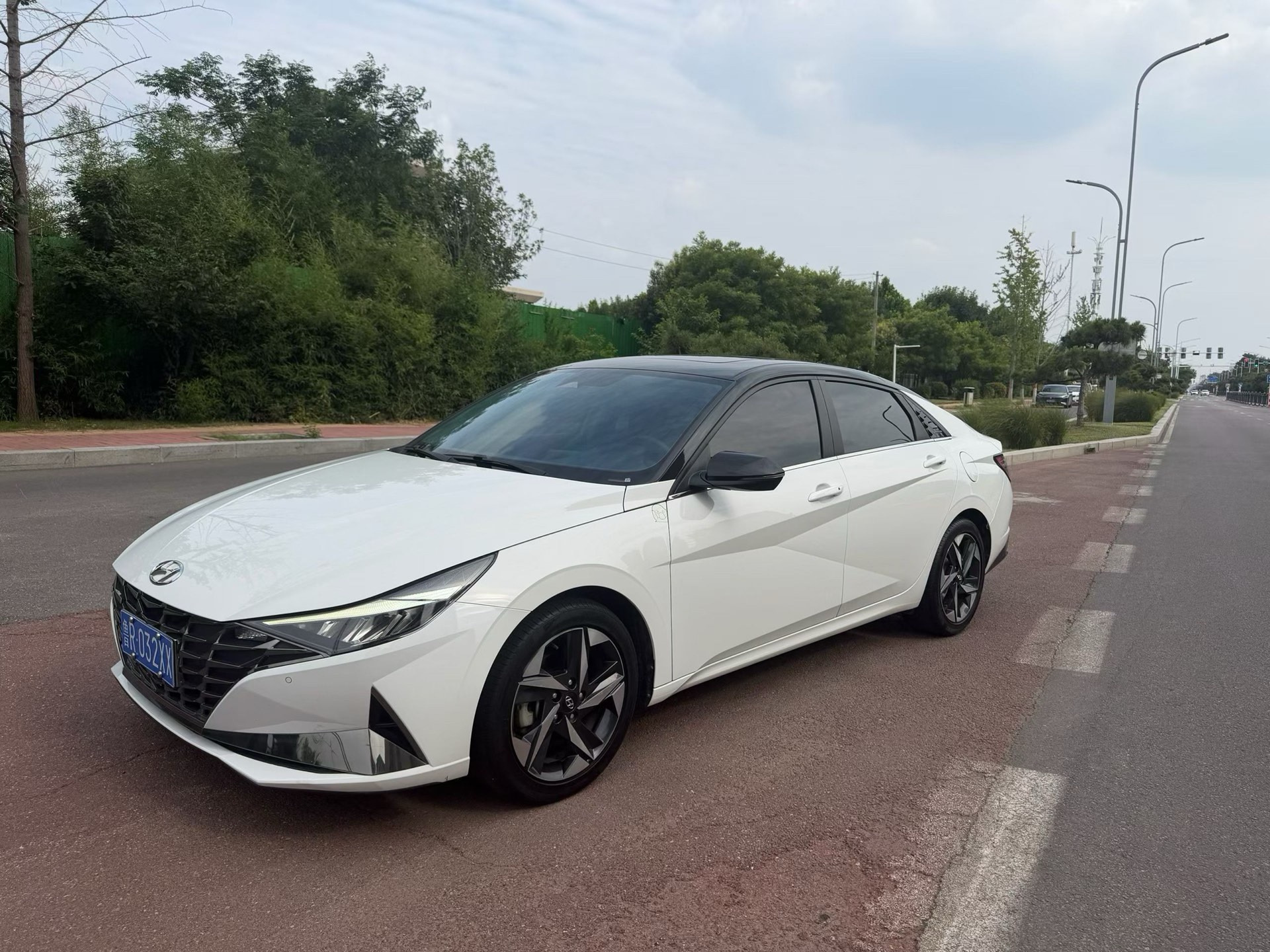 Elantra 2022 1,5 L CVT LUX Édition Premium