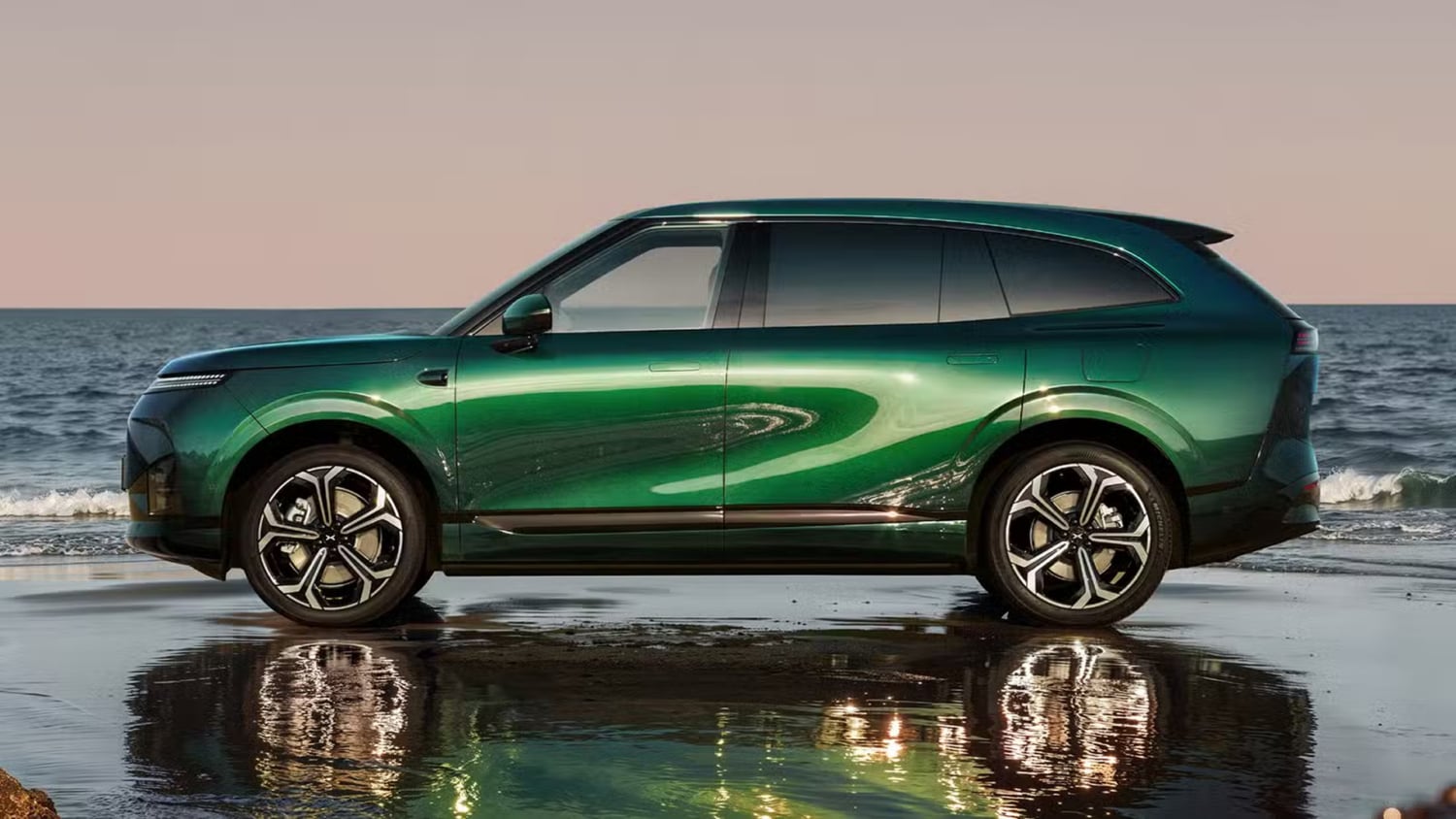 Xpeng G9L Five-Seat Electric SUV Debuts in China as a Global Offering